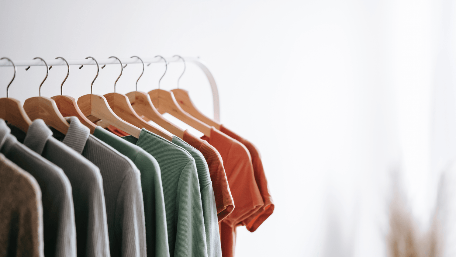 Kleiderschrank, Umtausch, Neue ware, neue Kleidung, Neues Lieblingsteil, T-Shirts, Nachhaltige Kleidung, klimafreundlicher Lebensstil